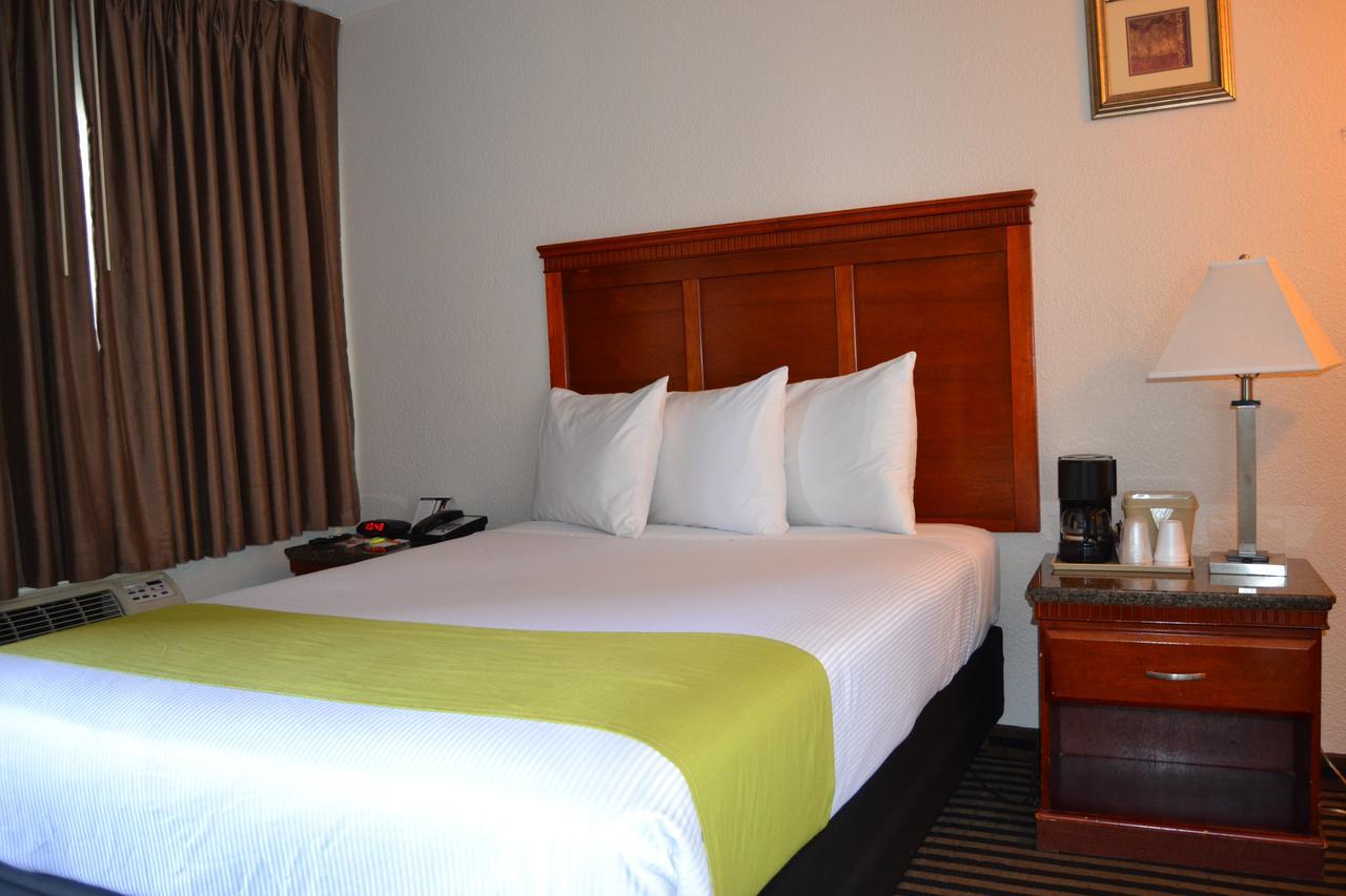 Marina Inn And Suites-Airport-Gaslamp-Zoo San Diego Exterior photo
