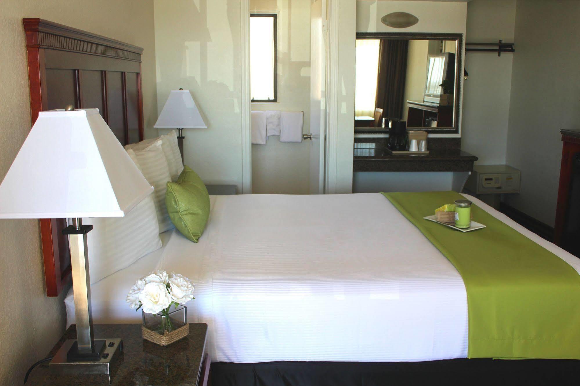 Marina Inn And Suites-Airport-Gaslamp-Zoo San Diego Exterior photo