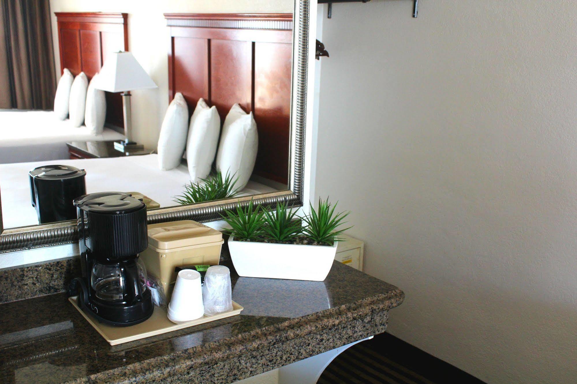 Marina Inn And Suites-Airport-Gaslamp-Zoo San Diego Exterior photo