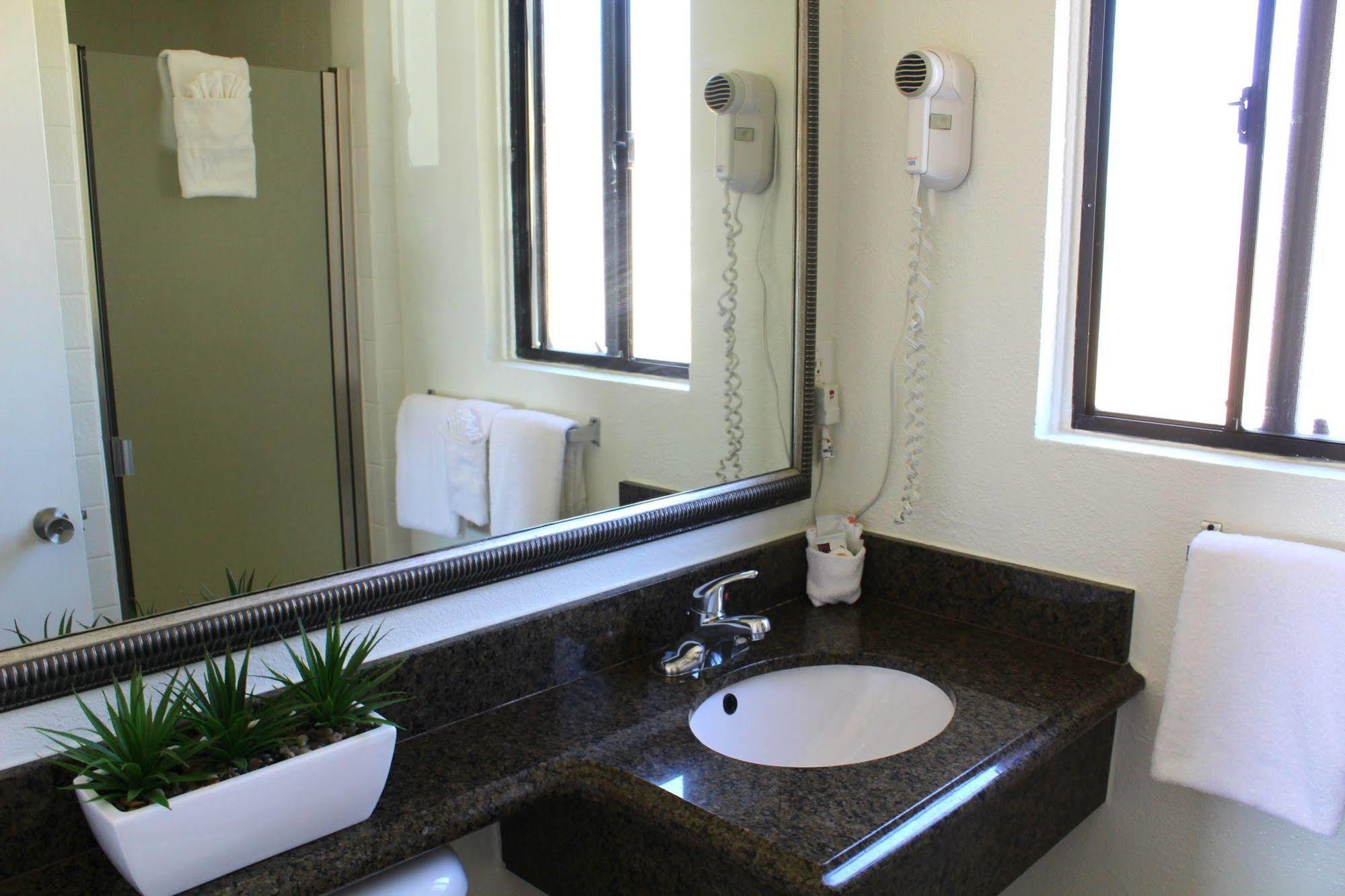 Marina Inn And Suites-Airport-Gaslamp-Zoo San Diego Exterior photo