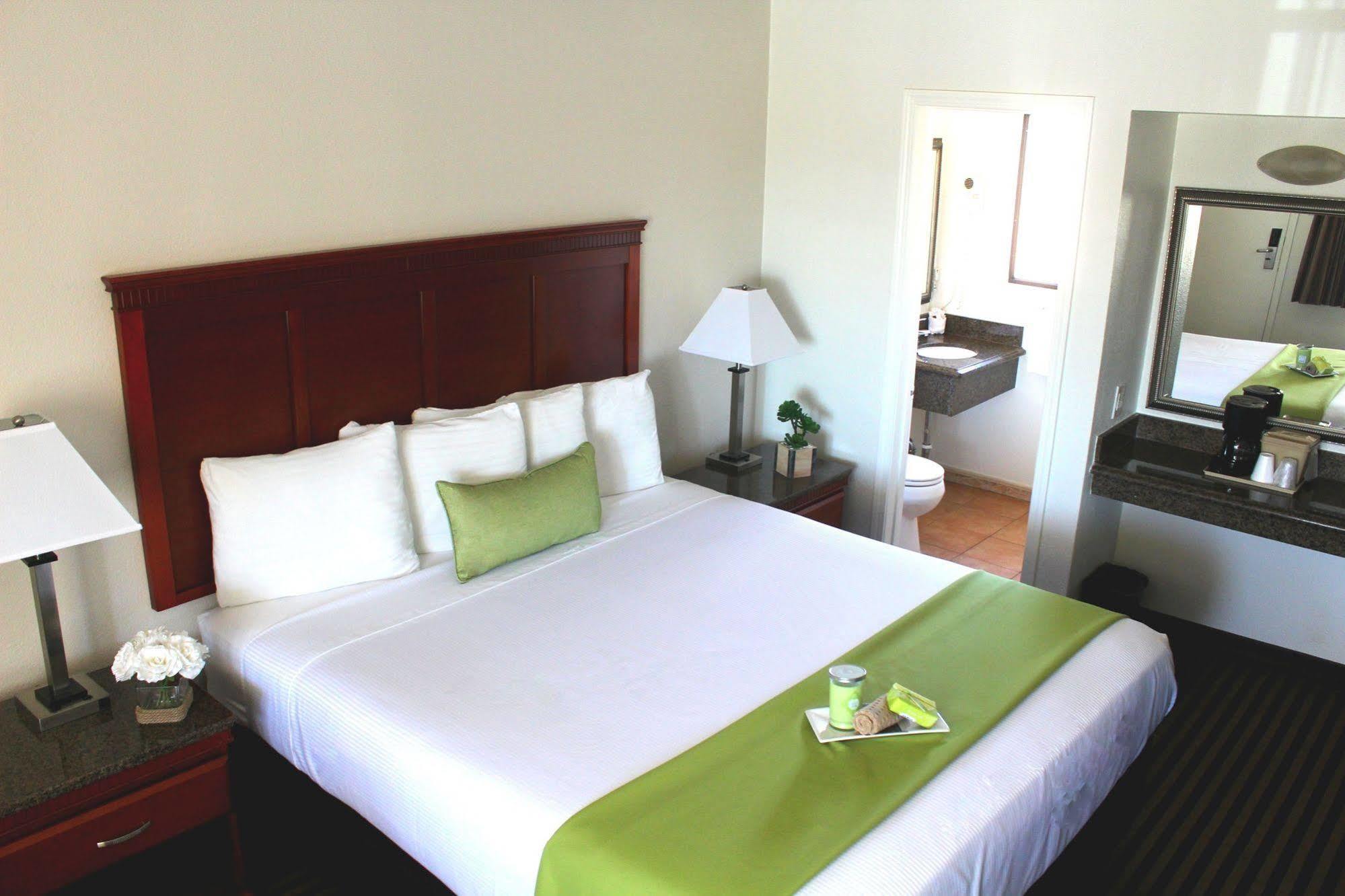 Marina Inn And Suites-Airport-Gaslamp-Zoo San Diego Exterior photo